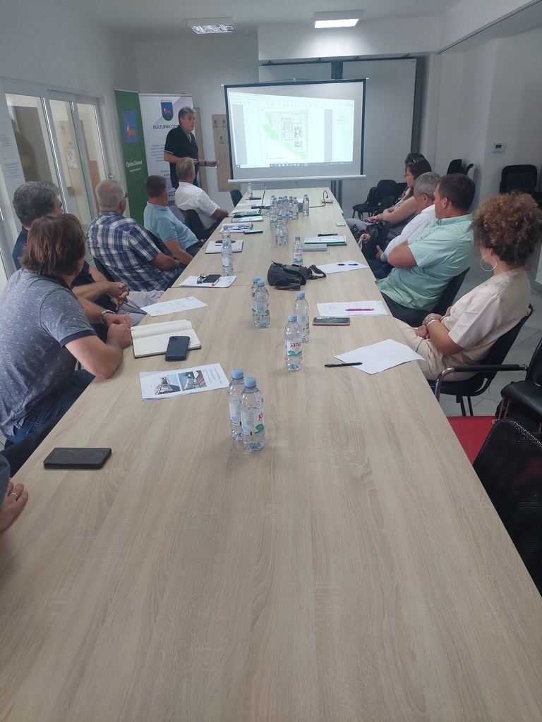 custom resized c598eeb7 f27a 4ac6 8014 106803858252